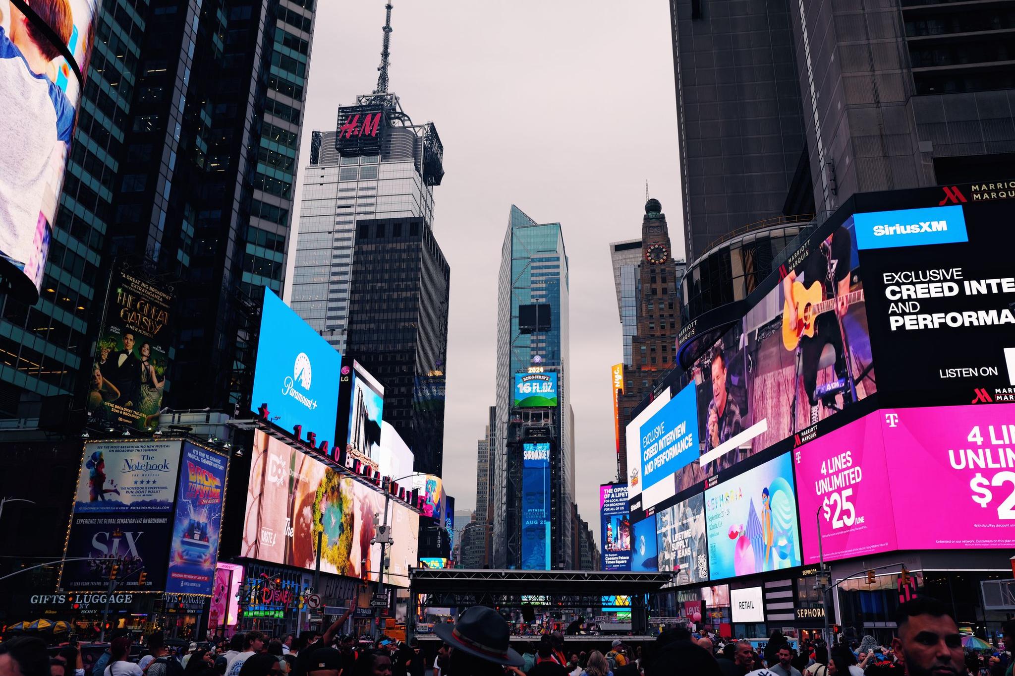 Unlocking the Power of pDOOH: The Future of Outdoor Advertising with Suss Ads